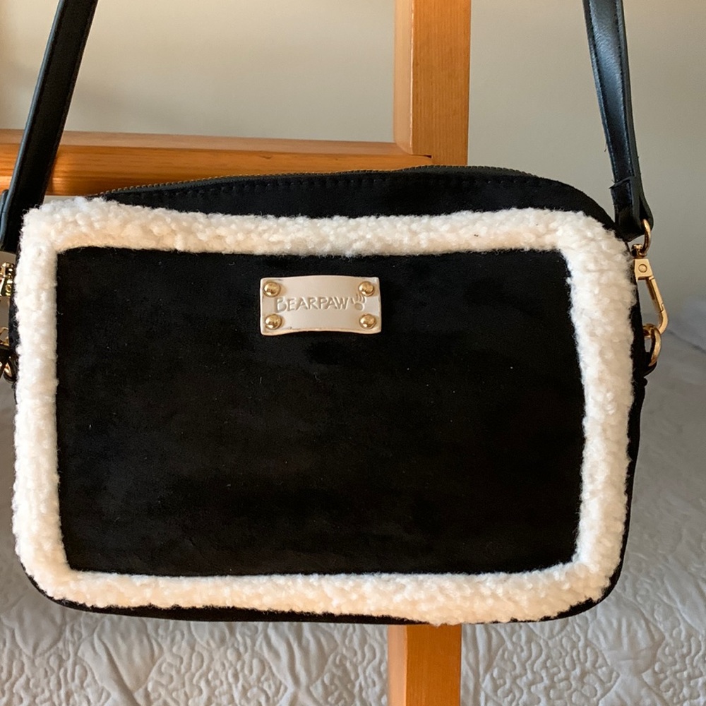 BEARPAW Pouchette Top Zip Shoulder Handbag